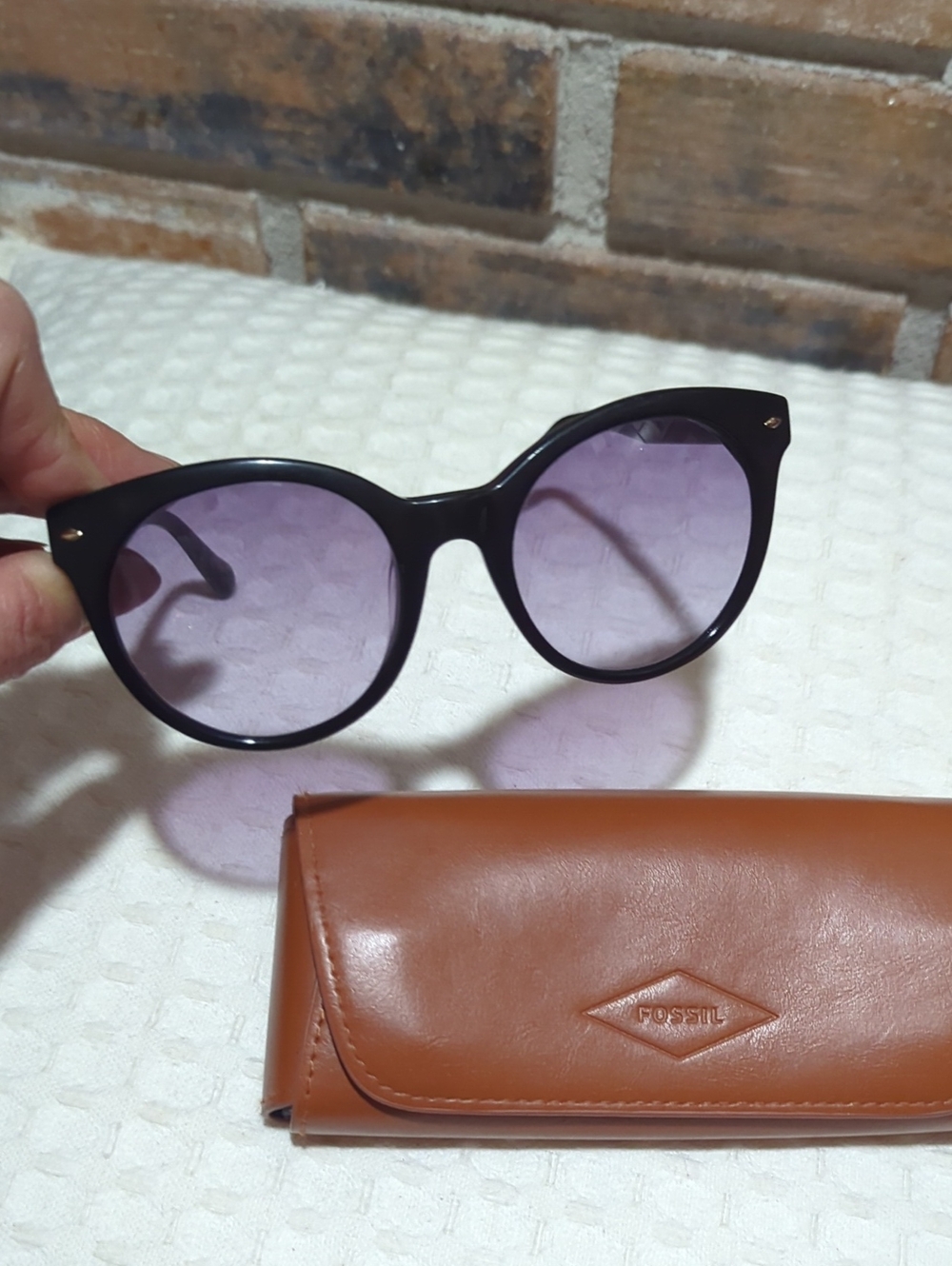 Fossil Women's Round Cat-Eye Sunglasses – Black Frame & Purple Gradient Lenses - Picture 12 of 17